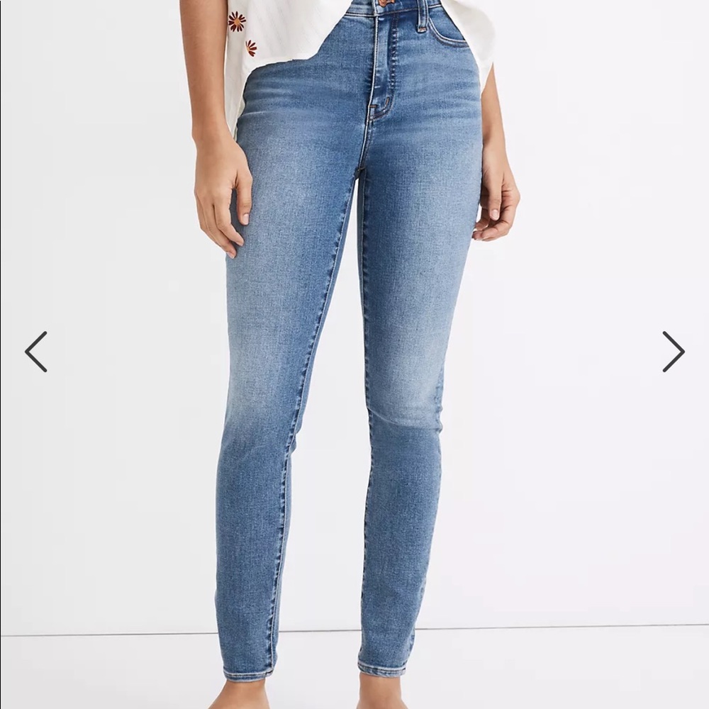 Madewell Petite 10" High-Rise Roadtripper Authentic Jeans in Vinton Wash